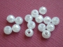 Plastové korálky 4 mm bílé efekt perlí